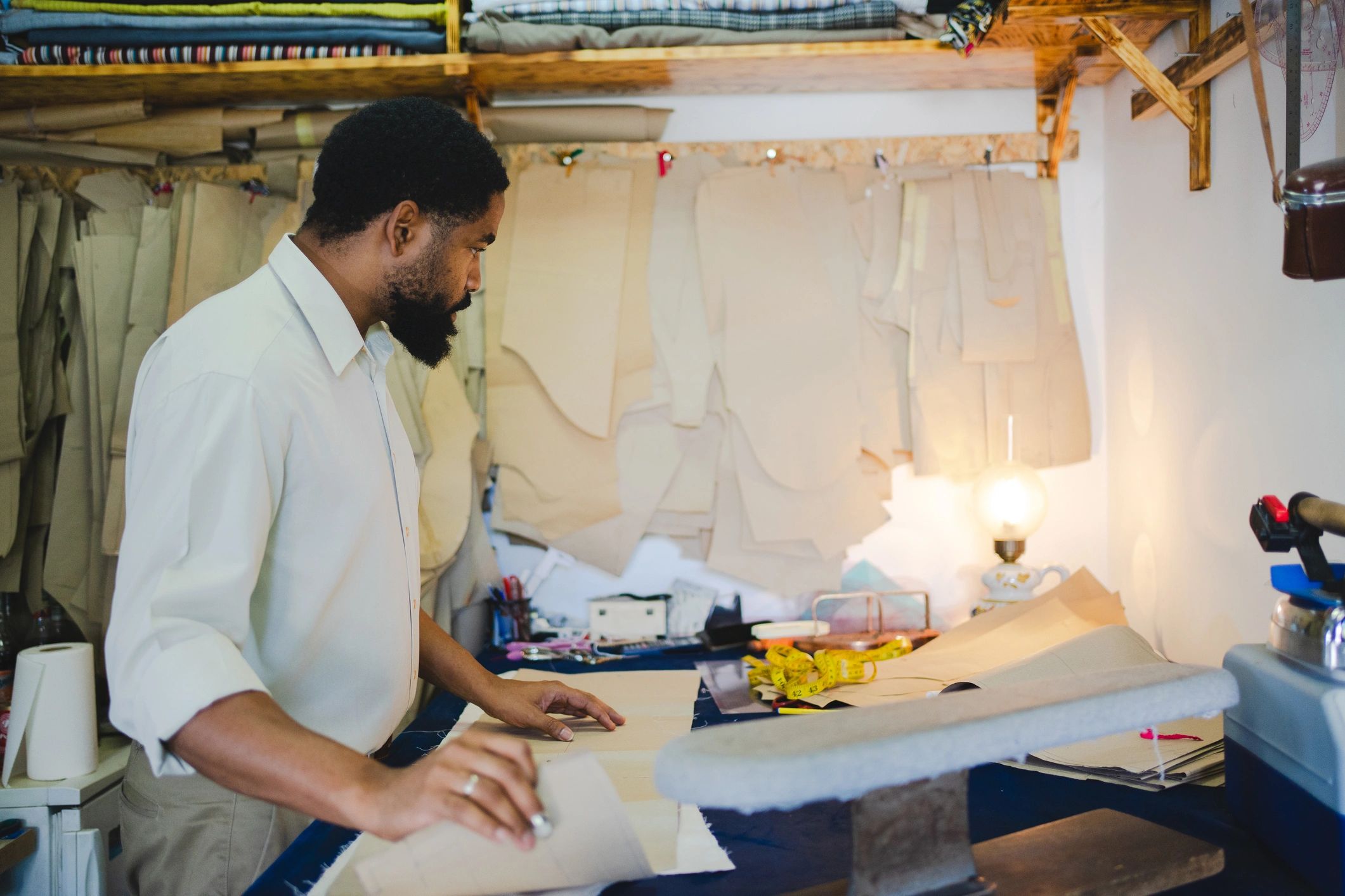Tailor measuring fabric for an apparel garment